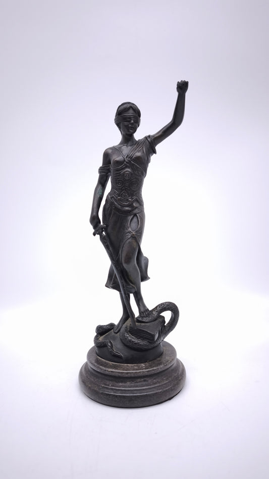 89068 Statua in bronzo firmata Mayer