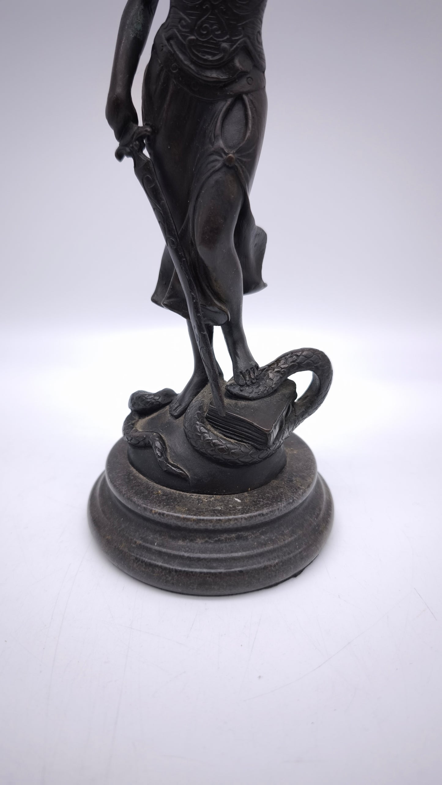 89068 Statua in bronzo firmata Mayer