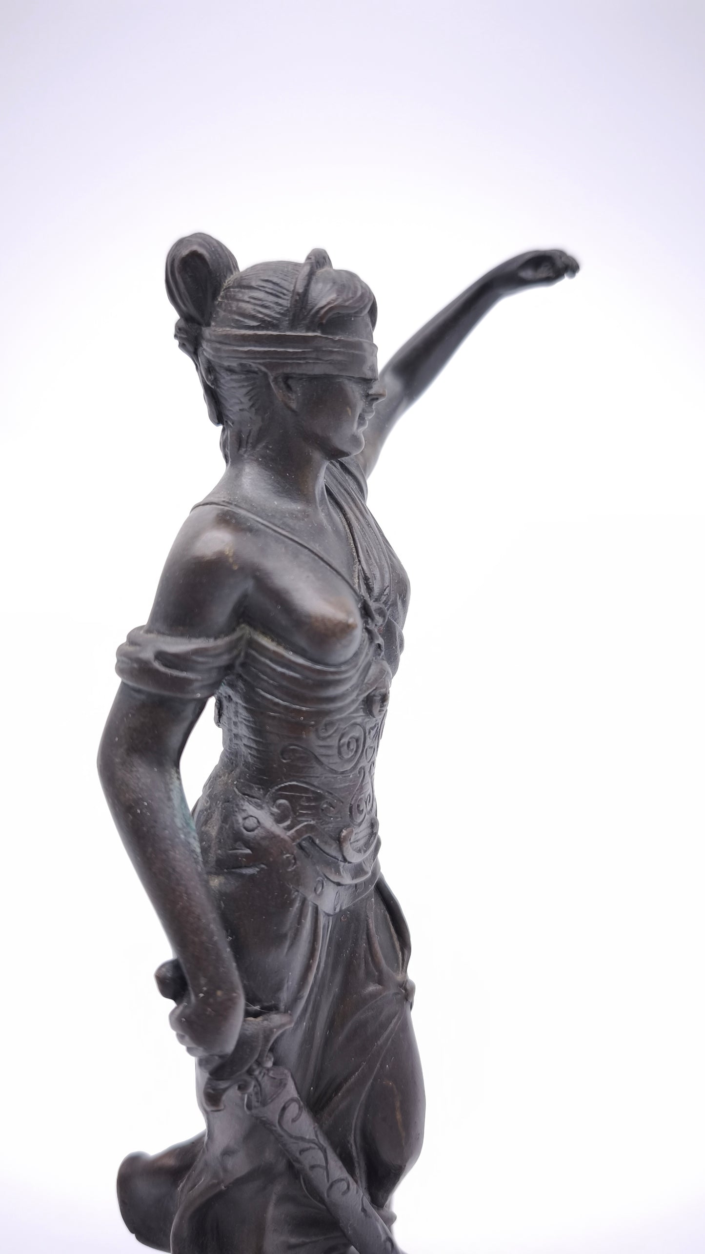 89068 Statua in bronzo firmata Mayer