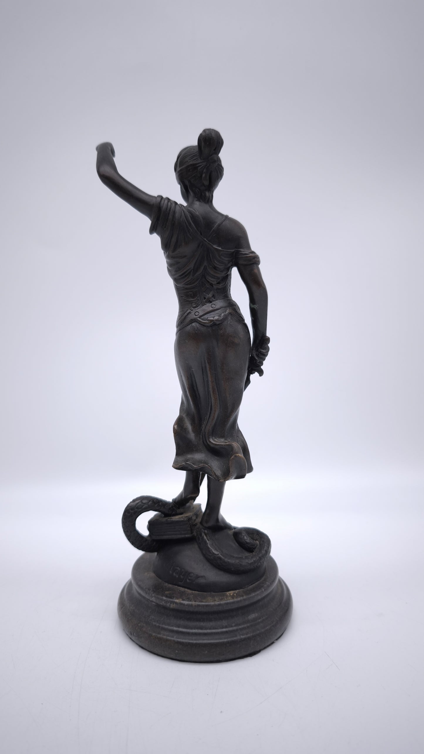 89068 Statua in bronzo firmata Mayer