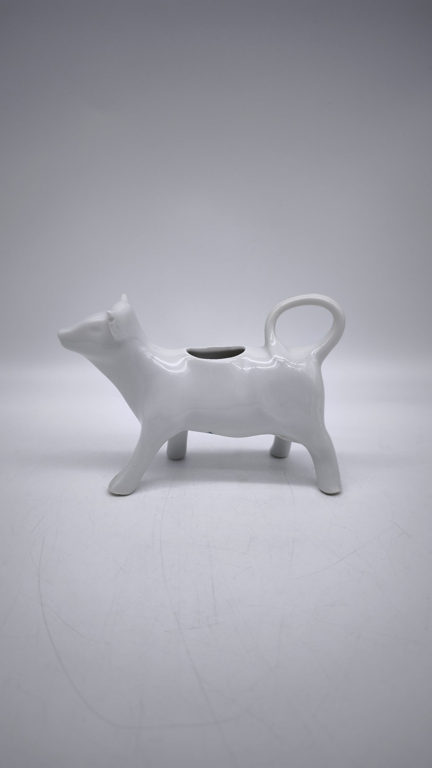 20 Lattiera in ceramica bianca a forma di mucca, Pillivuyt, France