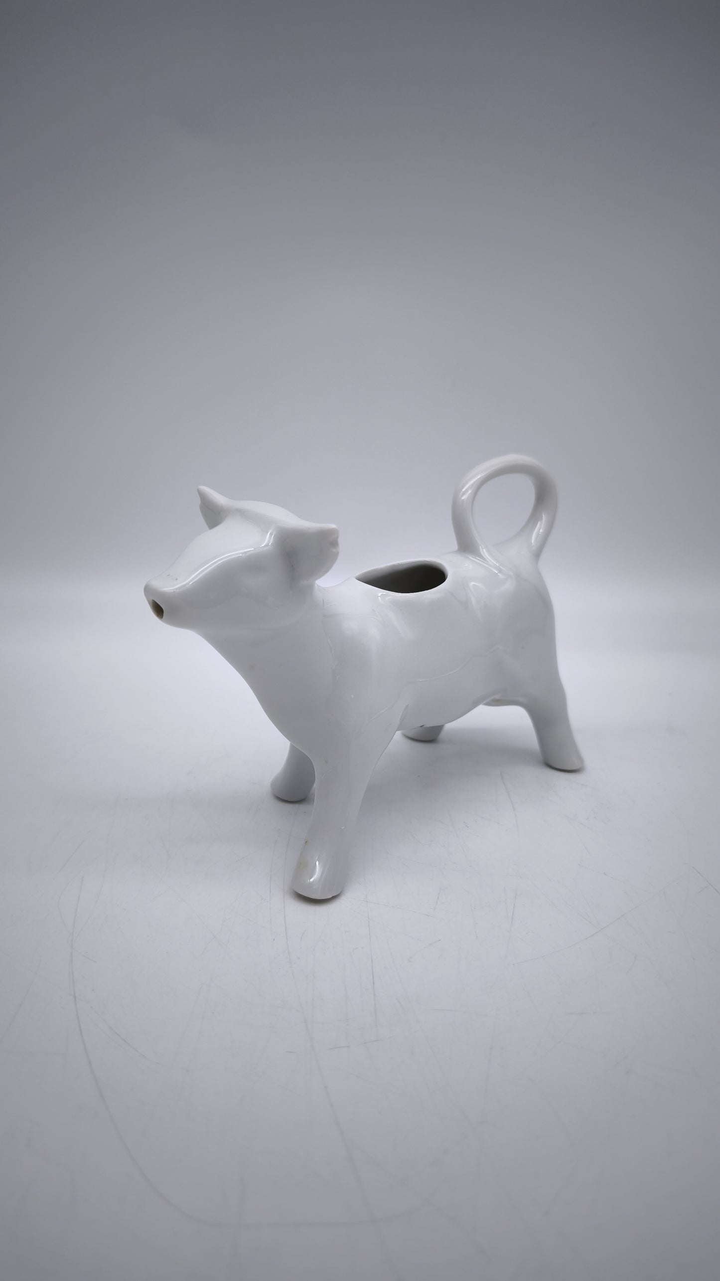20 Lattiera in ceramica bianca a forma di mucca, Pillivuyt, France