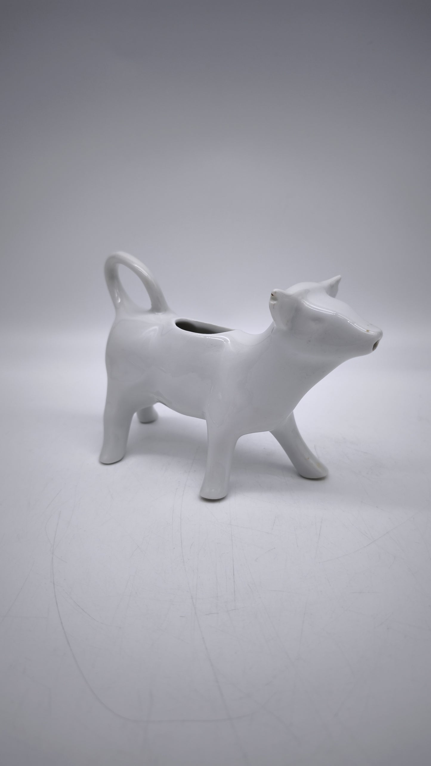 20 Lattiera in ceramica bianca a forma di mucca, Pillivuyt, France