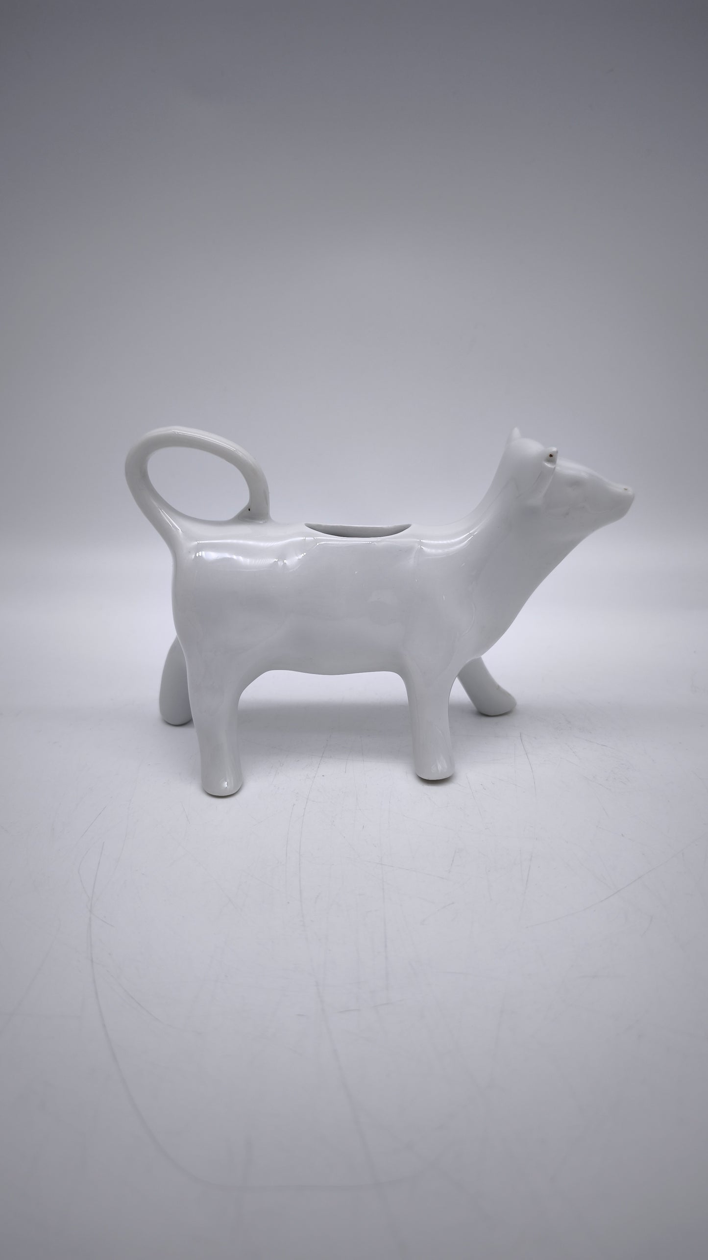 20 Lattiera in ceramica bianca a forma di mucca, Pillivuyt, France