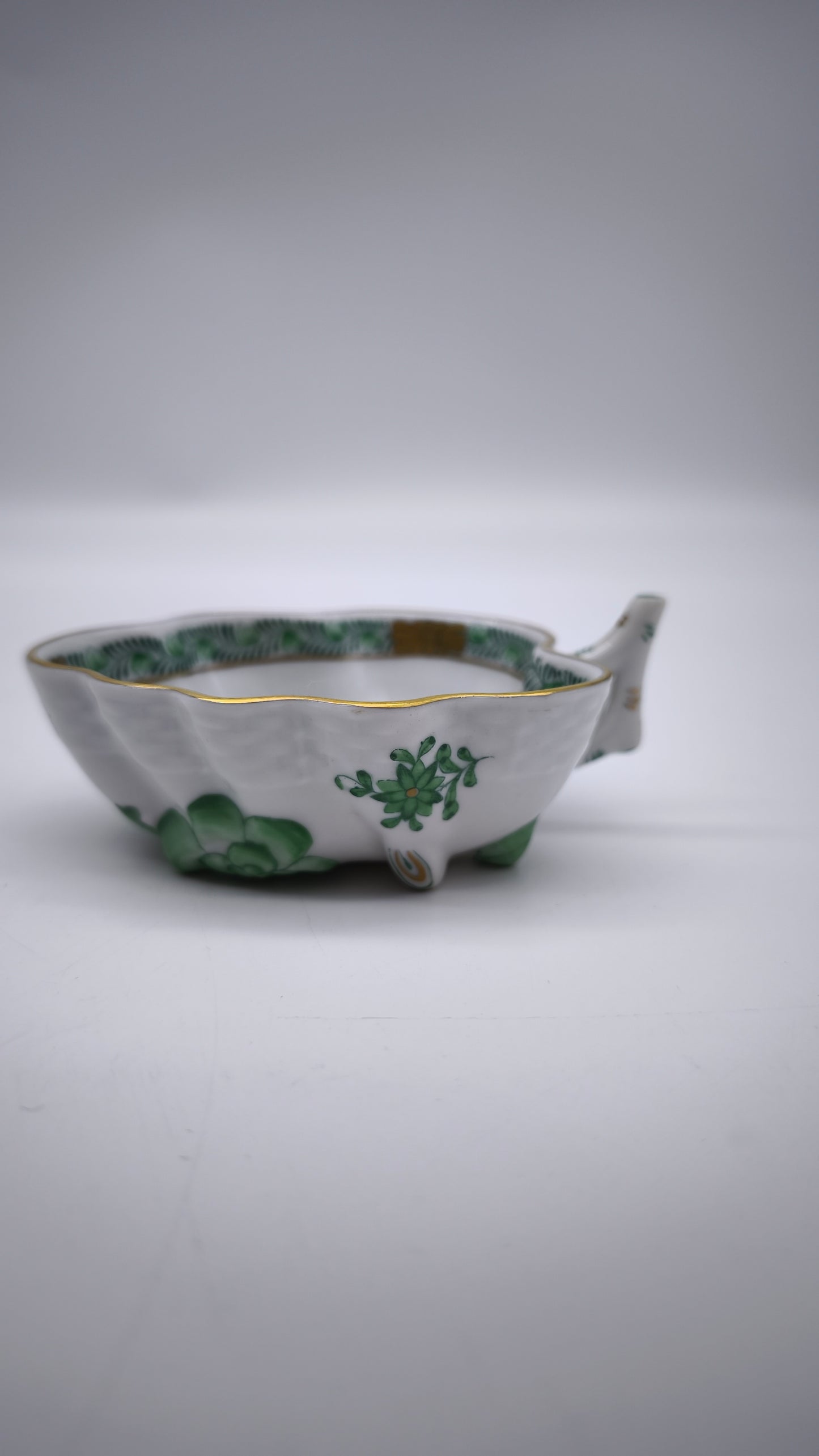 11 Ciotolina in ceramica Herend con decoro a foglie dipinte