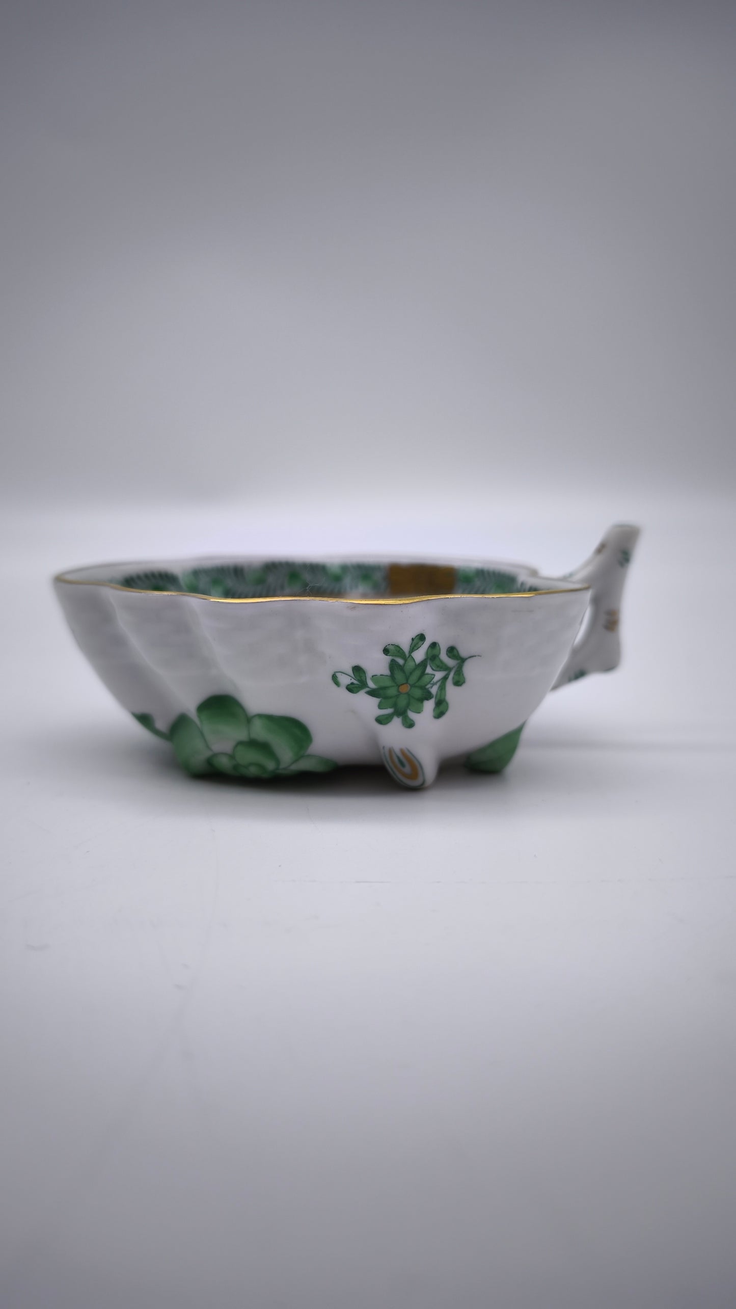 11 Ciotolina in ceramica Herend con decoro a foglie dipinte