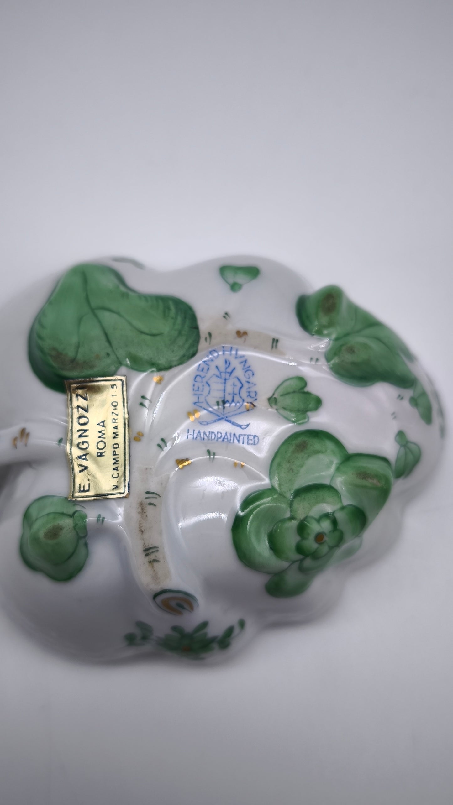 11 Ciotolina in ceramica Herend con decoro a foglie dipinte