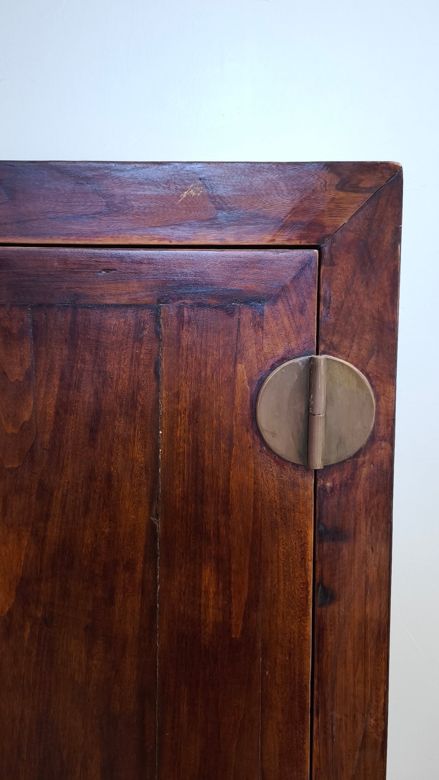 113 Armadio in legno stile orientale
