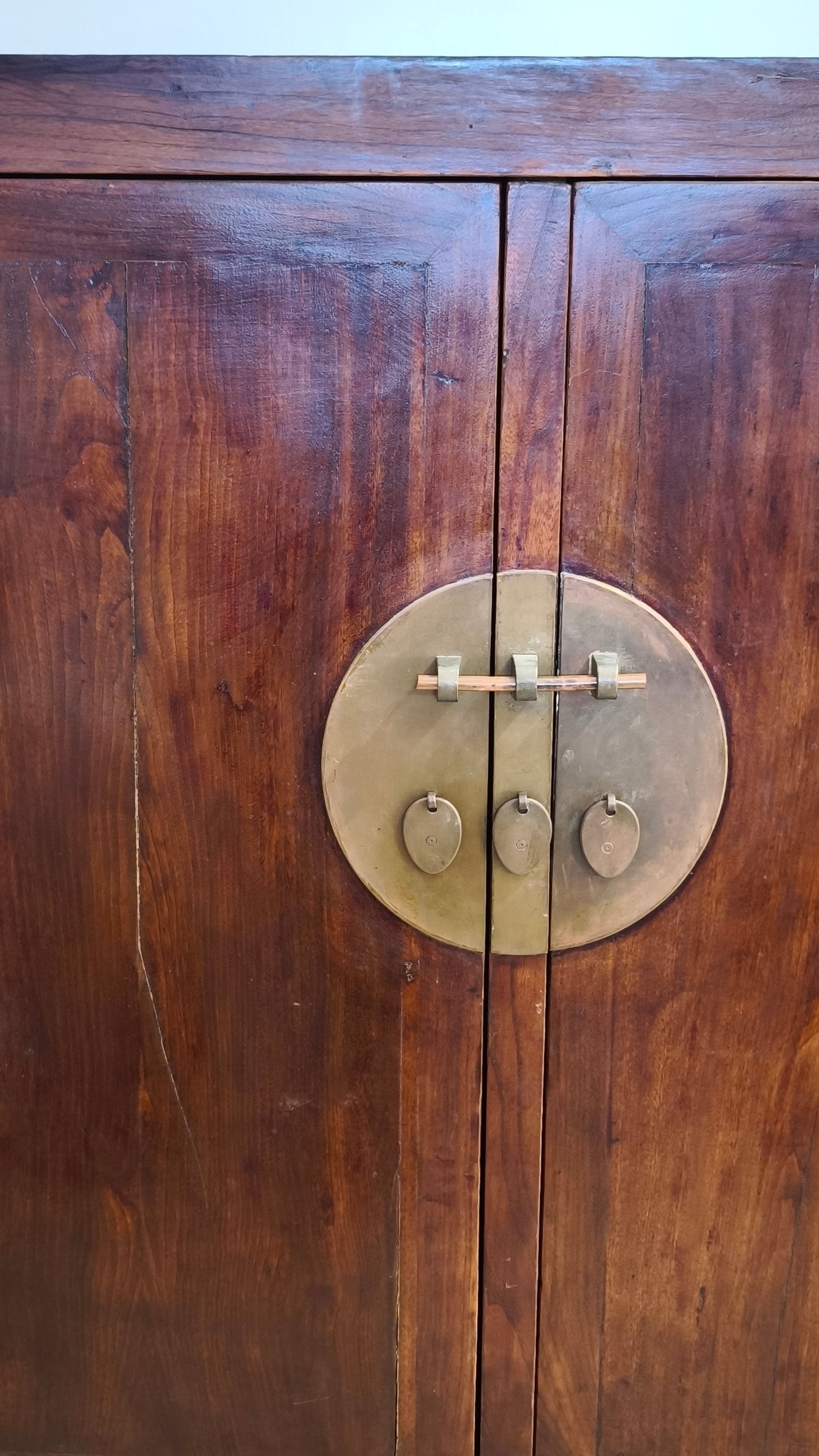 113 Armadio in legno stile orientale