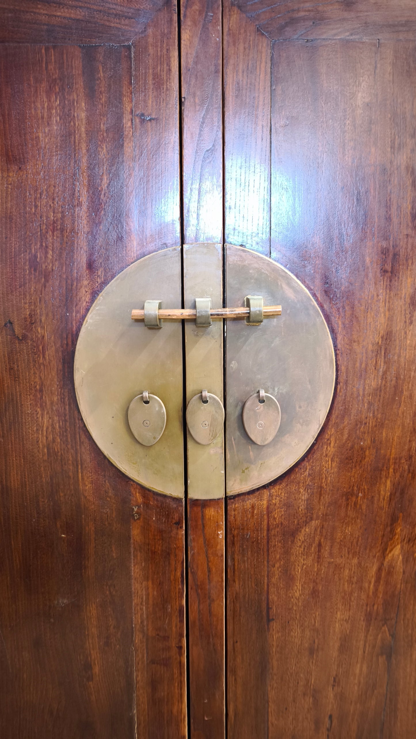 113 Armadio in legno stile orientale
