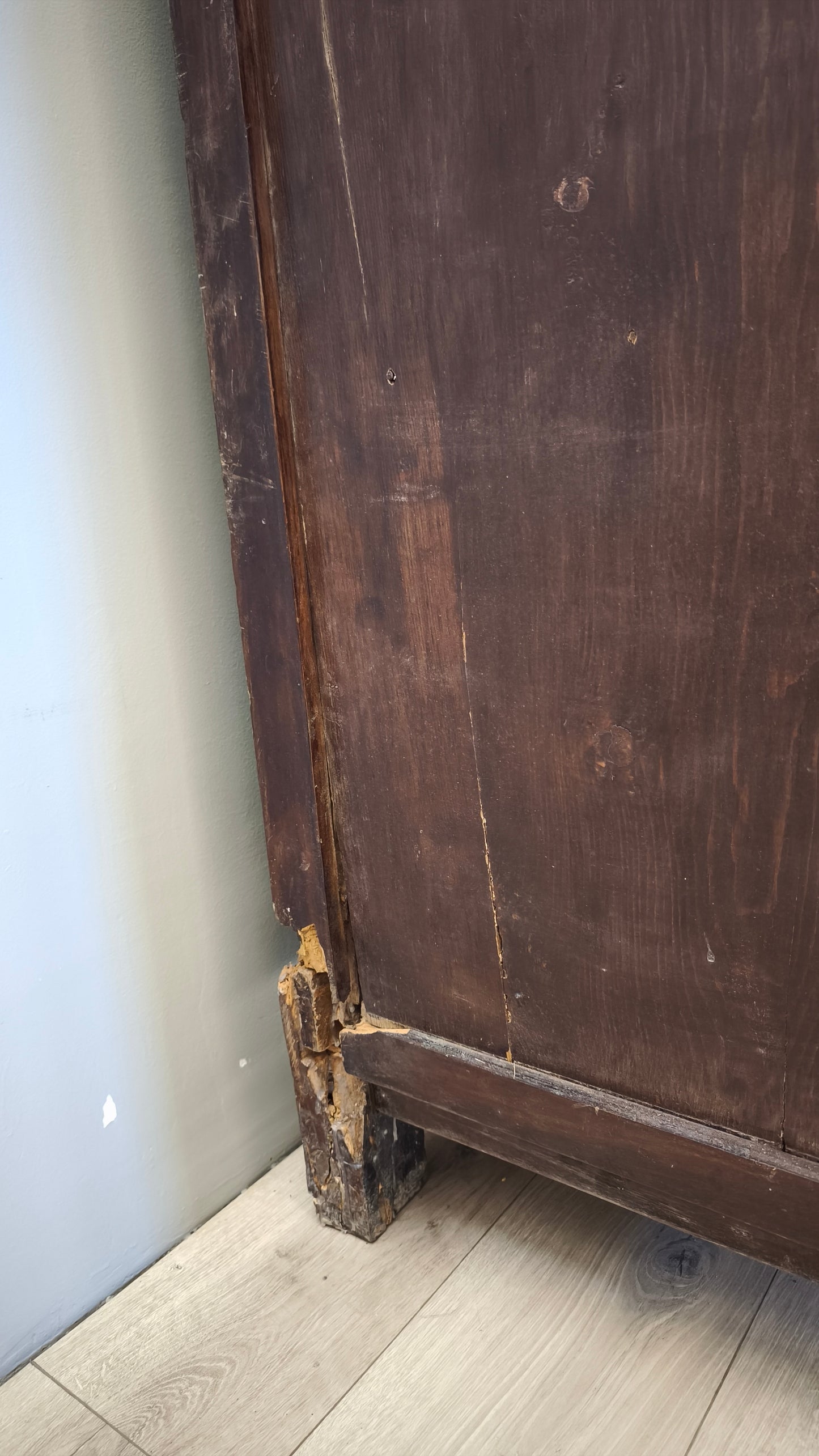 113 Armadio in legno stile orientale