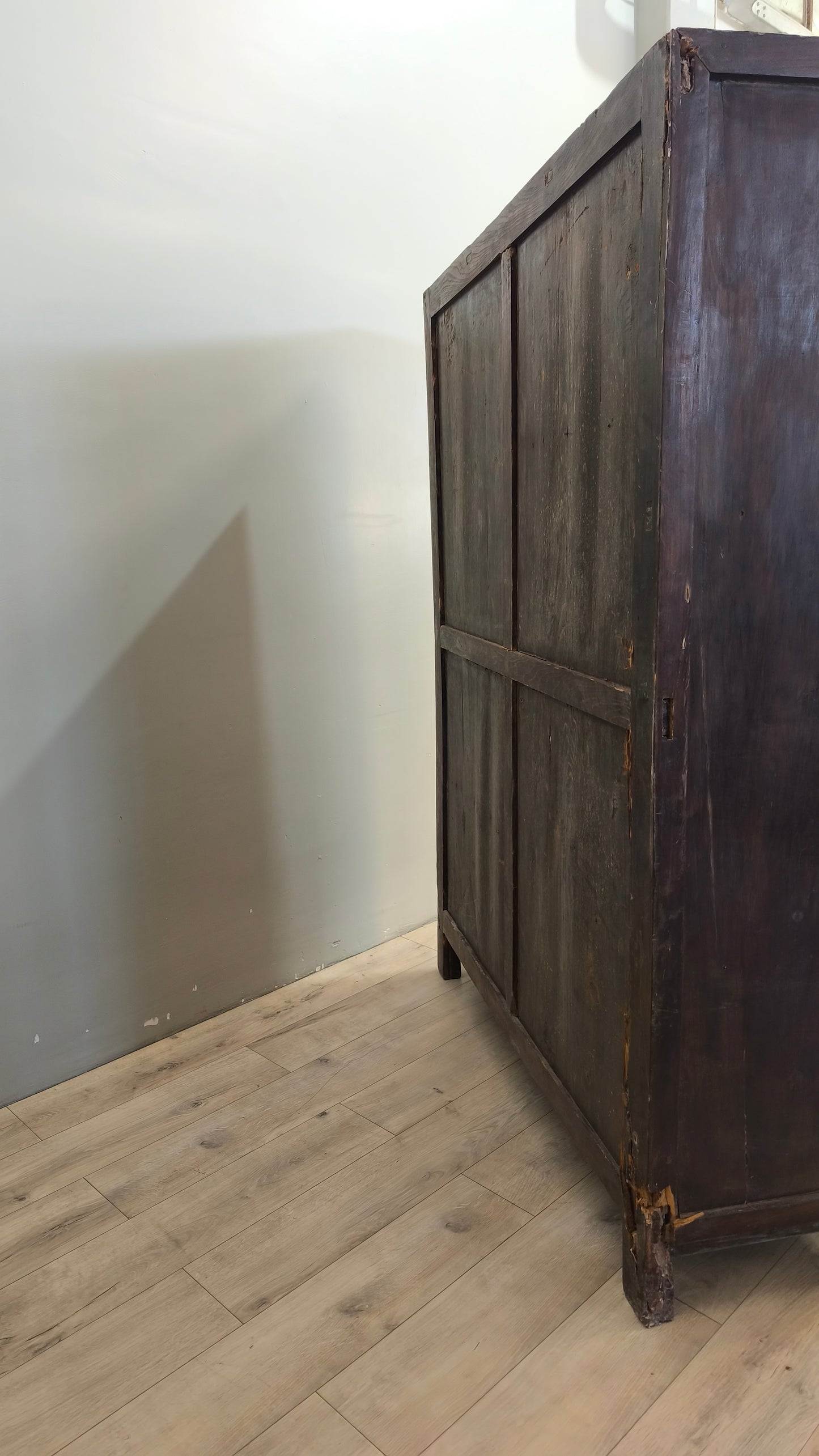 113 Armadio in legno stile orientale