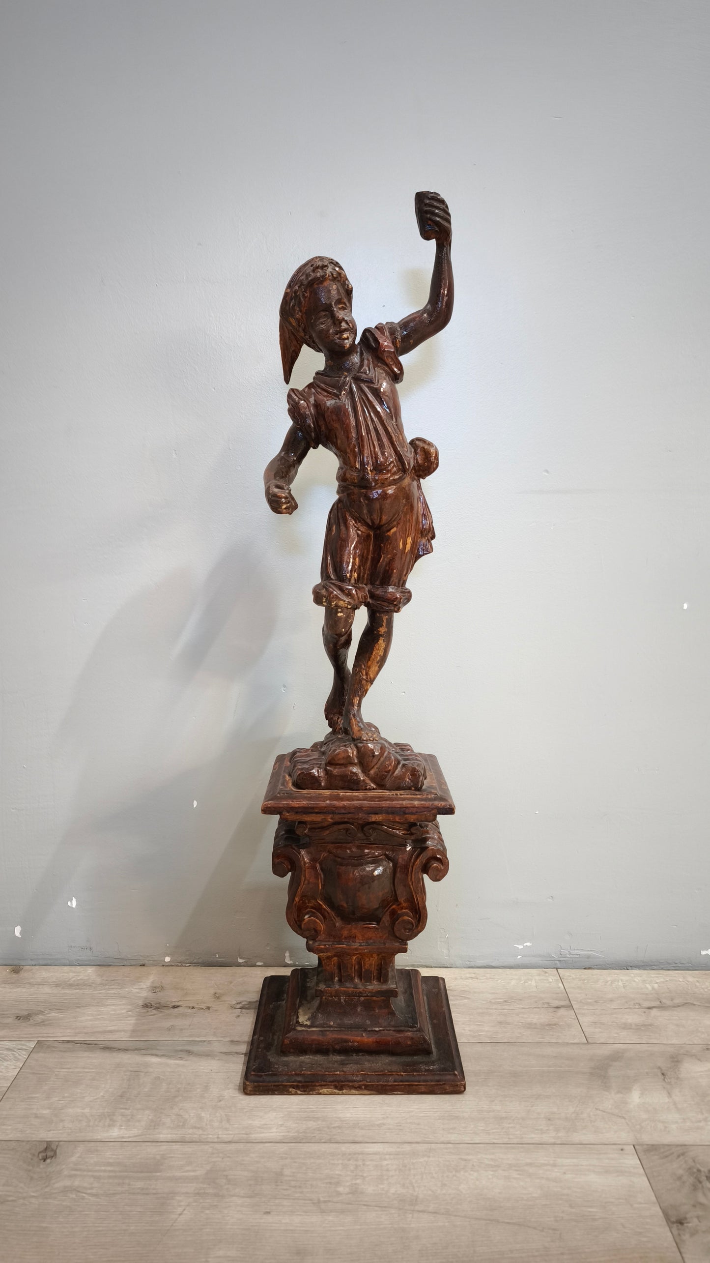 90753 Statua in legno intagliato