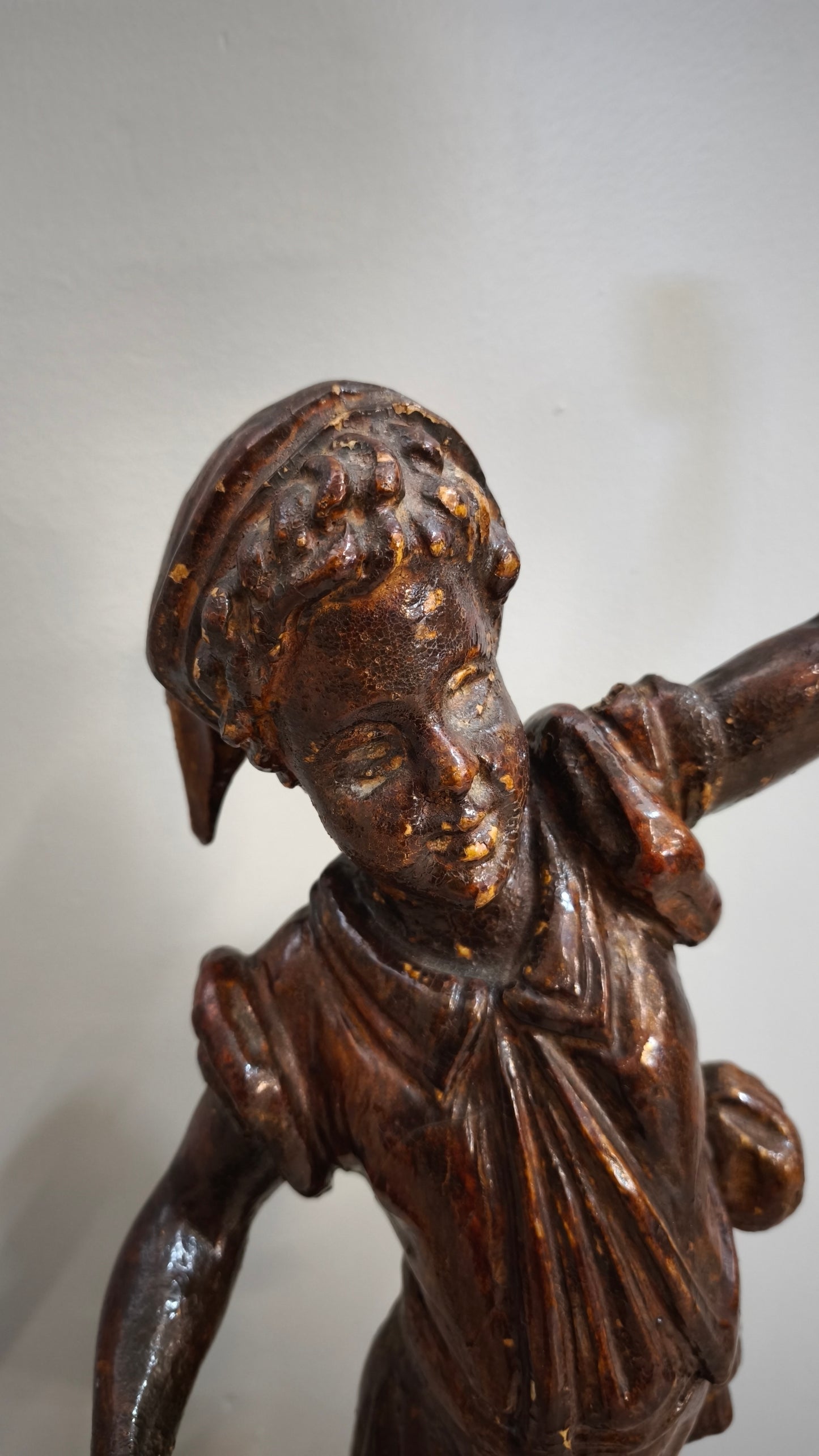 90753 Statua in legno intagliato