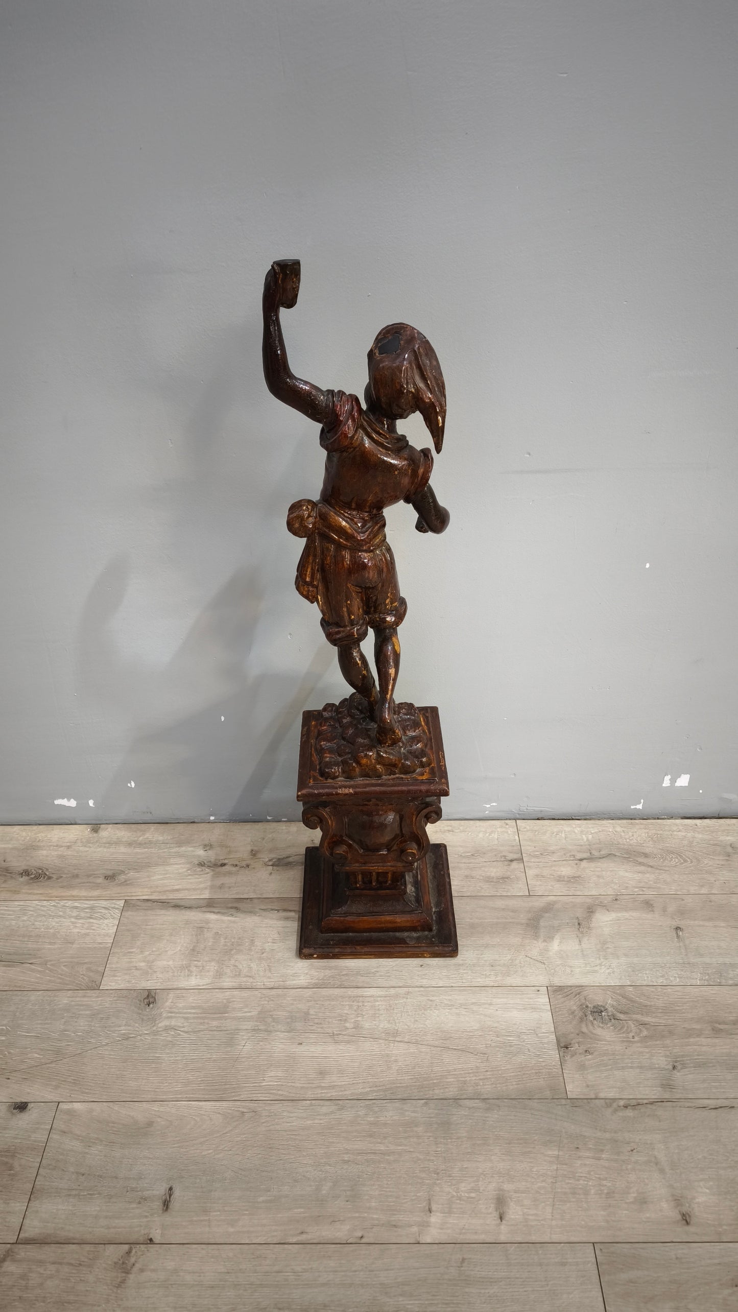 90753 Statua in legno intagliato