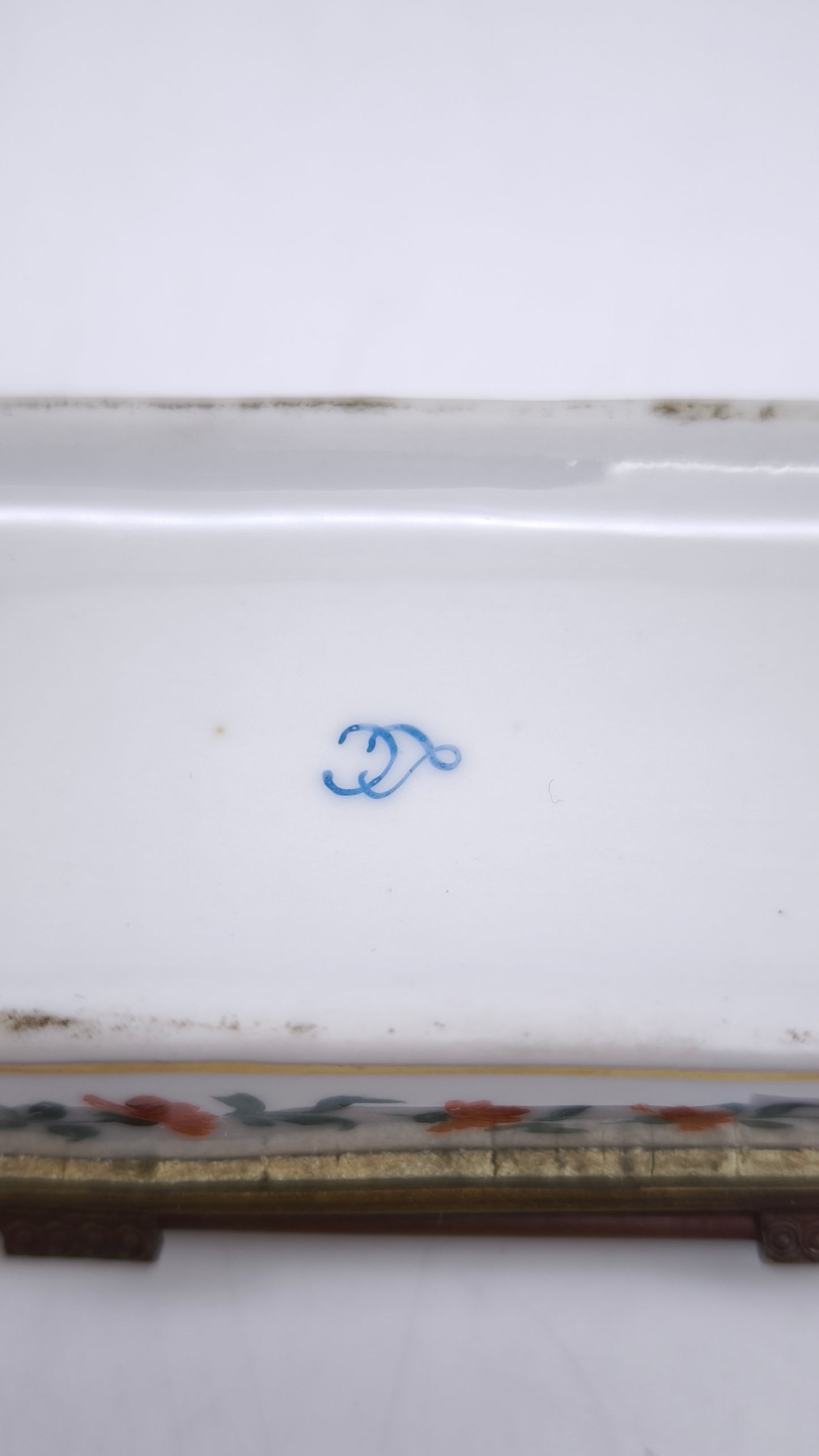 90563 Scatolina vintage in porcellana dipinta, fine '800