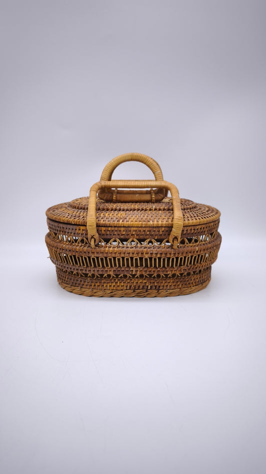 64 Cestino artigianale in rattan