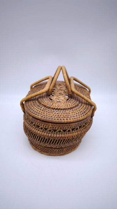 64 Cestino artigianale in rattan