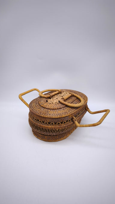 64 Cestino artigianale in rattan