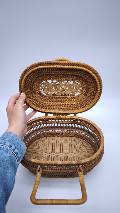 64 Cestino artigianale in rattan