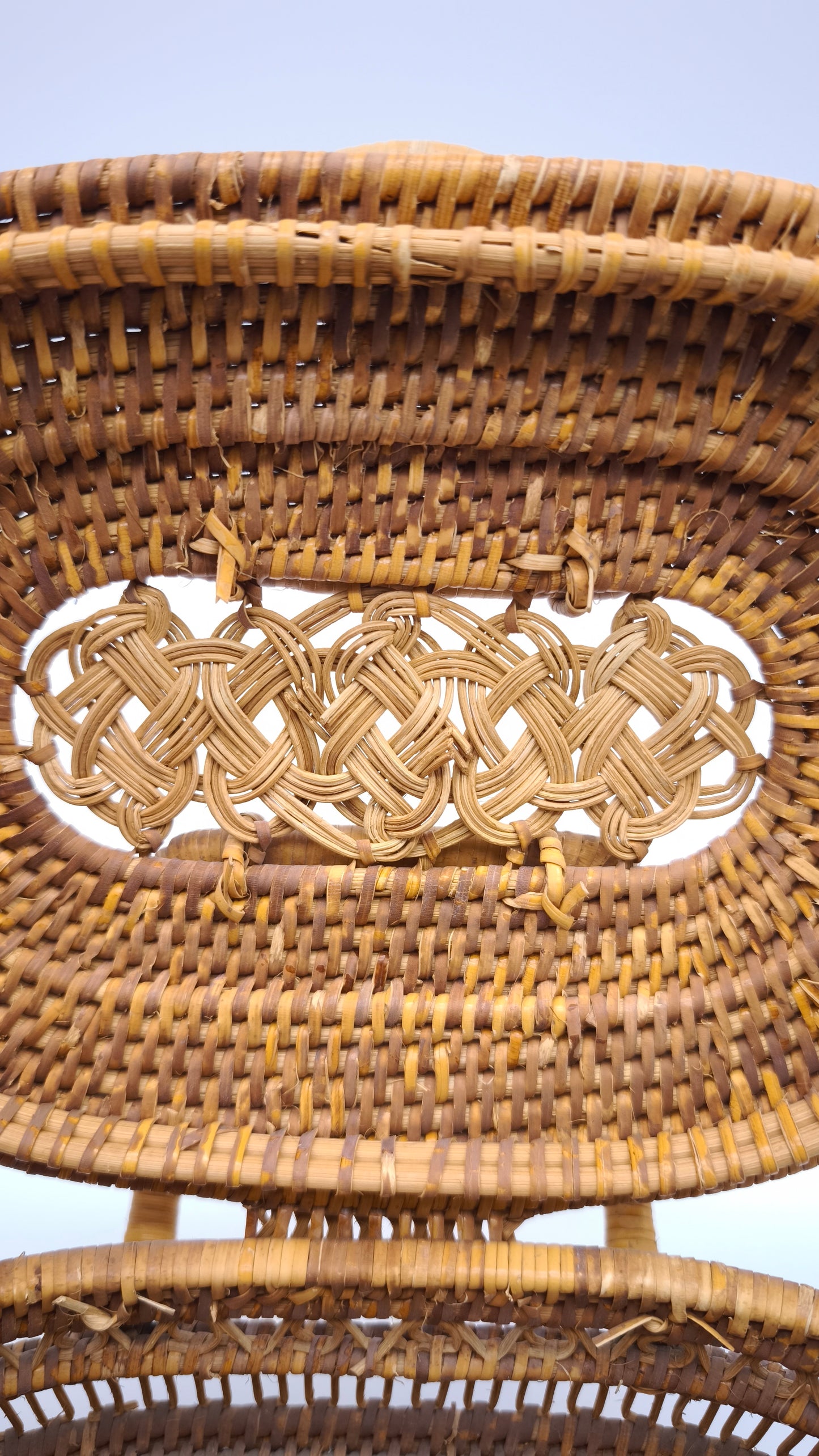 64 Cestino artigianale in rattan