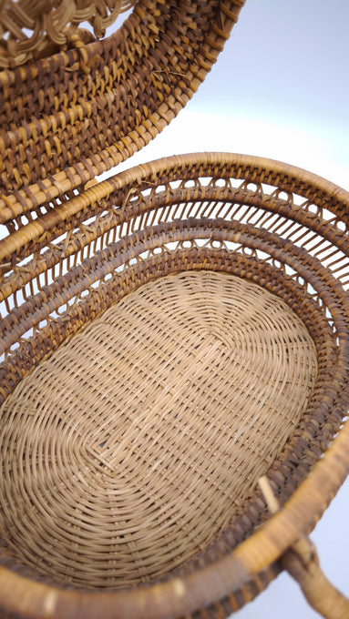 64 Cestino artigianale in rattan