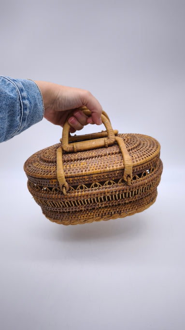 64 Cestino artigianale in rattan