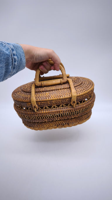 64 Cestino artigianale in rattan