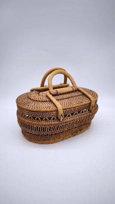 64 Cestino artigianale in rattan