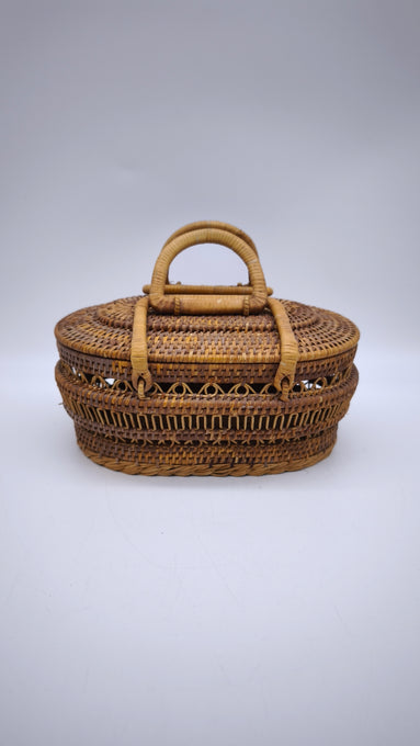 64 Cestino artigianale in rattan