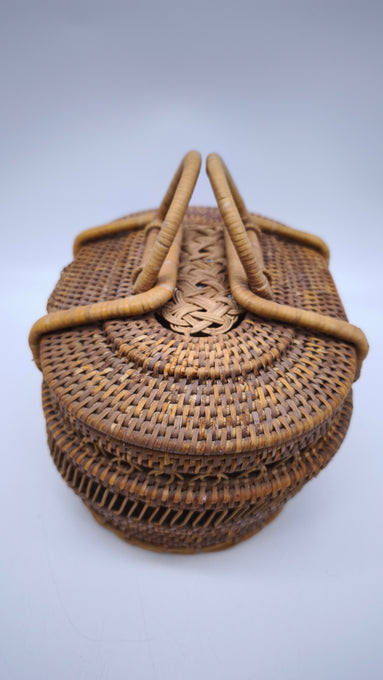 64 Cestino artigianale in rattan