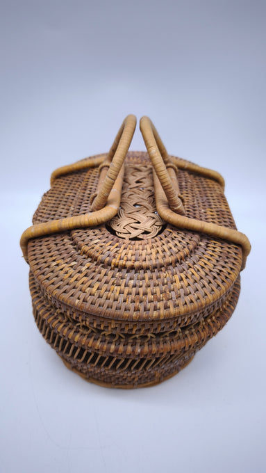 64 Cestino artigianale in rattan