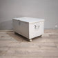 90885 Baule in ferro grigio con ruote