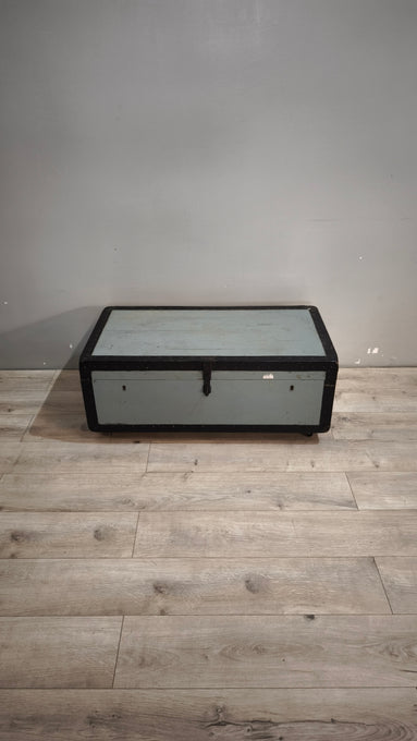 90916 Baule in legno e ferro grigio con ruote