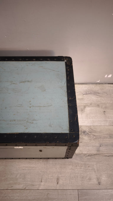 90916 Baule in legno e ferro grigio con ruote