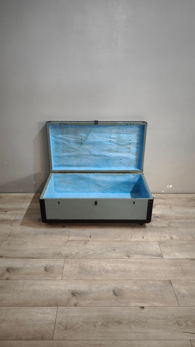 90916 Baule in legno e ferro grigio con ruote