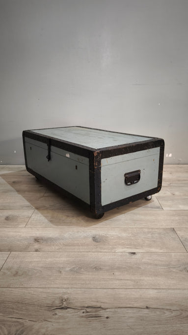 90916 Baule in legno e ferro grigio con ruote