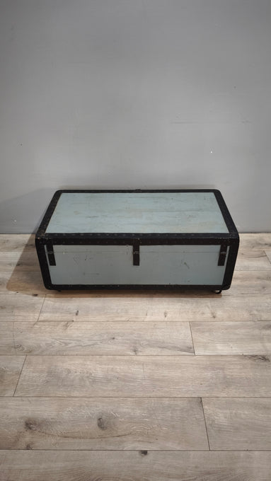 90916 Baule in legno e ferro grigio con ruote