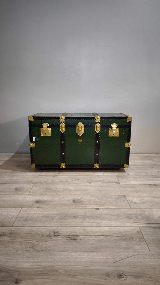 90916 Baule in legno e ferro verde con ruote