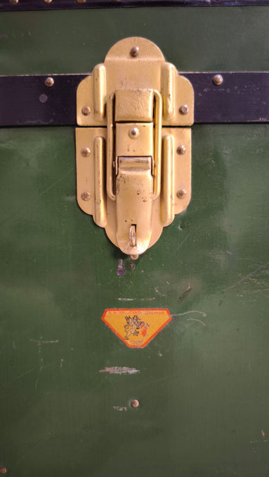90916 Baule in legno e ferro verde con ruote