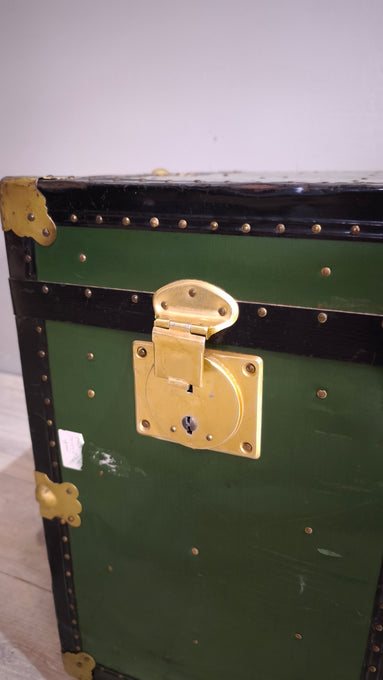90916 Baule in legno e ferro verde con ruote