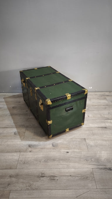 90916 Baule in legno e ferro verde con ruote