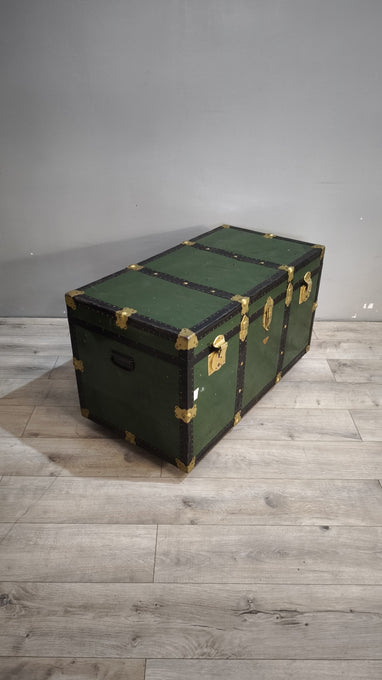 90916 Baule in legno e ferro verde con ruote