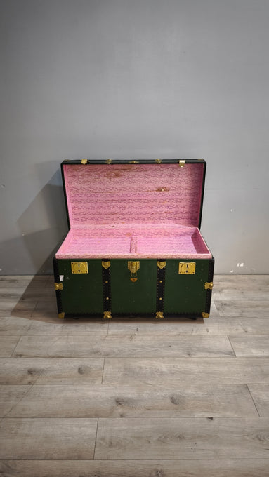 90916 Baule in legno e ferro verde con ruote