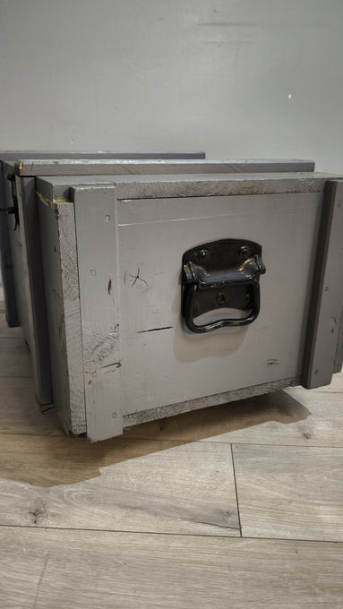 90917 Baule in legno grigio con ruote