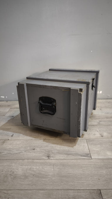 90917 Baule in legno grigio con ruote