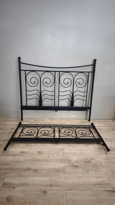 90957 Struttura letto matrimoniale Ikea in ferro nero