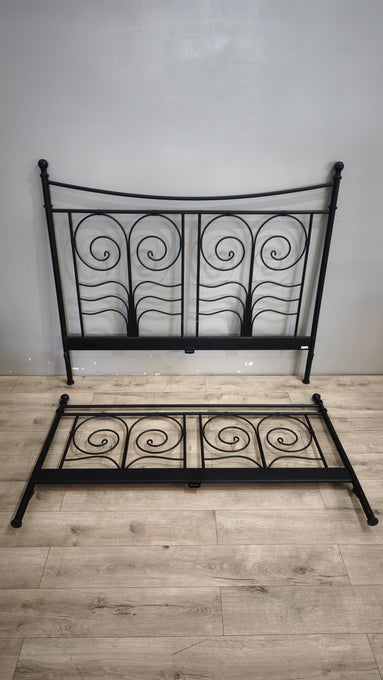 90957 Struttura letto matrimoniale Ikea in ferro nero
