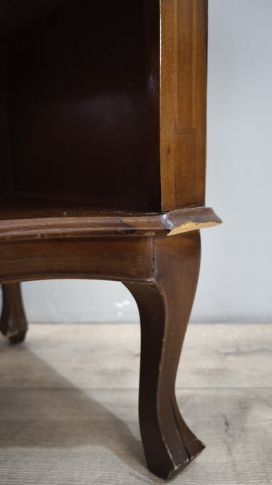 90977 Angoliera bassa in legno con tre ripiani