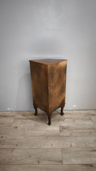 90977 Angoliera bassa in legno con tre ripiani